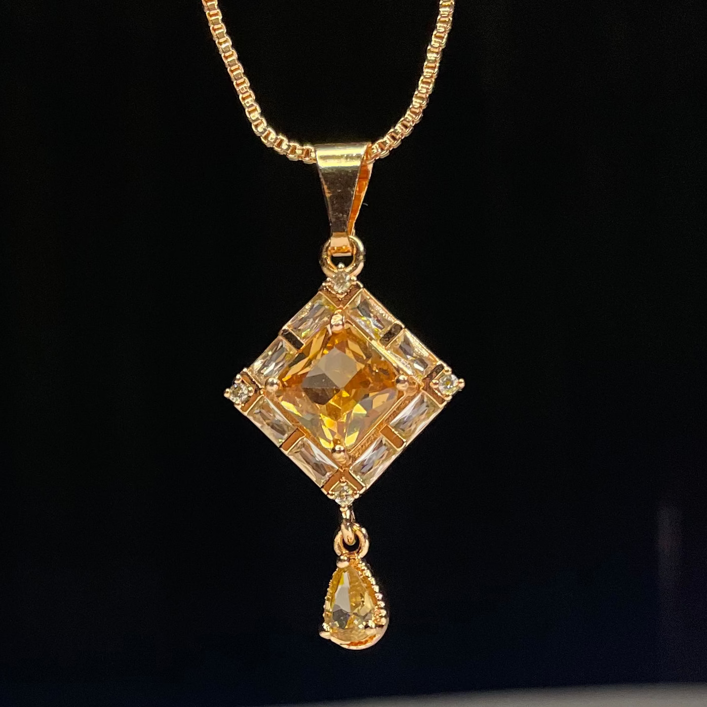 Luxury Amber Crystal Pendant Necklace